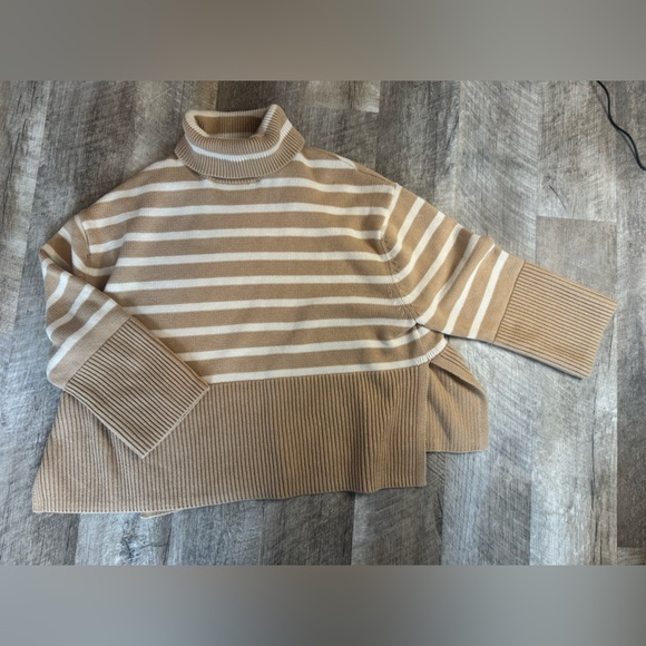 GAP size LARGE cream/tan striped sweater, drop shoulder long sleeve, bottom slit - Picture 1 of 11